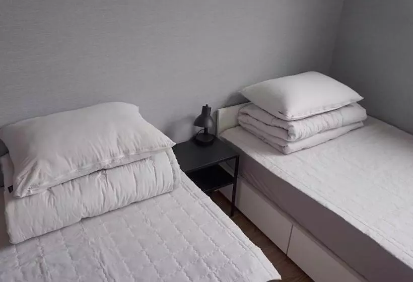 Retkeilymaja Sh Guesthouse