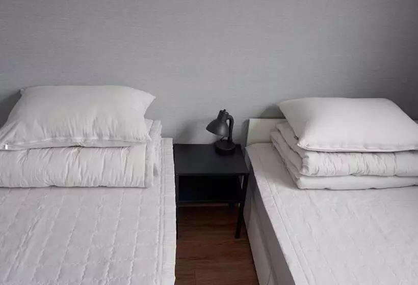 Retkeilymaja Sh Guesthouse