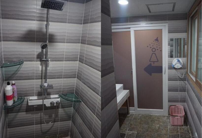 Albergue Sh Guesthouse