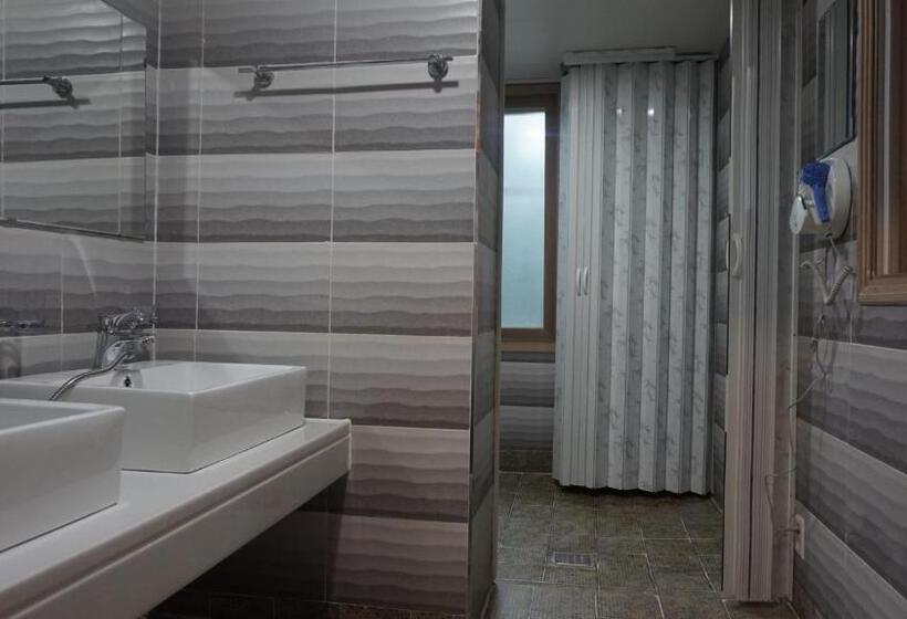 Albergue Sh Guesthouse