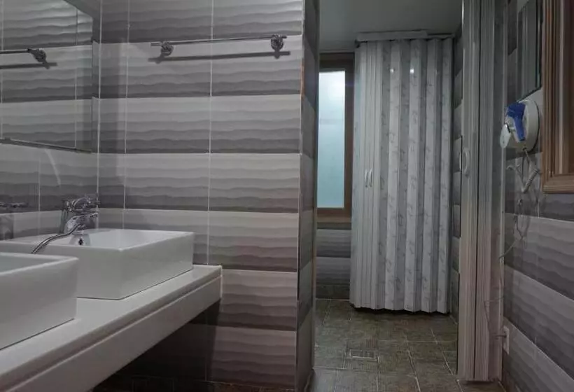 Retkeilymaja Sh Guesthouse