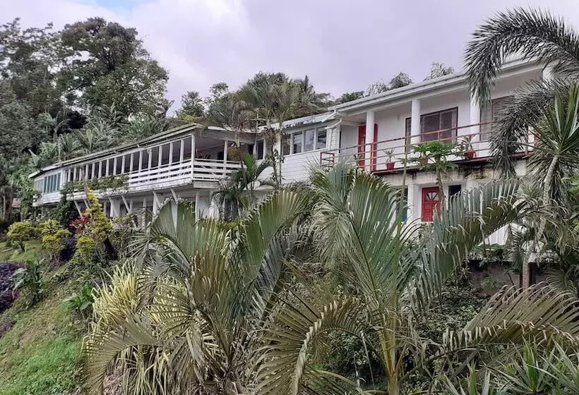 هتل Dave Parker Eco Lodge