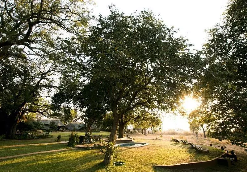 هتل Imbabala Zambezi Safari Lodge