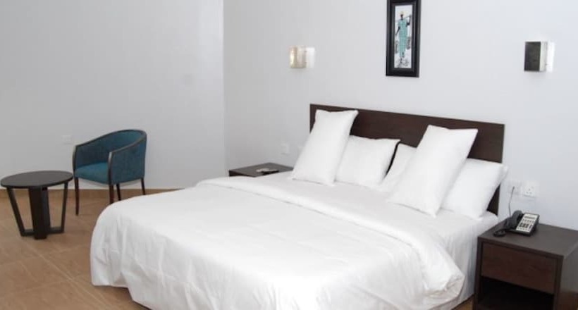 هتل Maranatha Suites