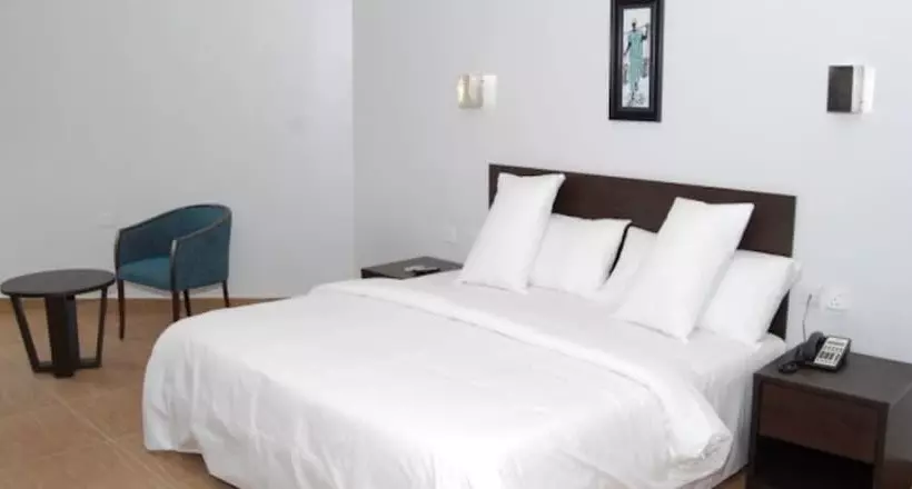 هتل Maranatha Suites