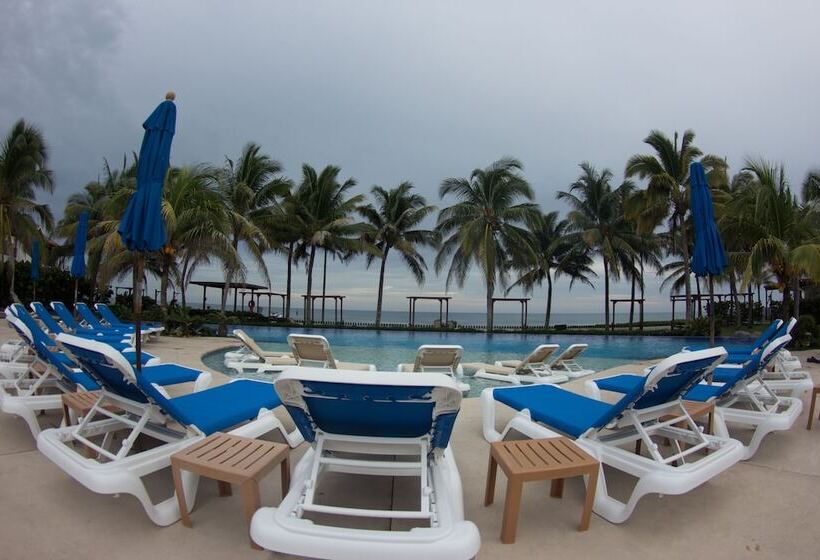 Luxury Villas Monterrico