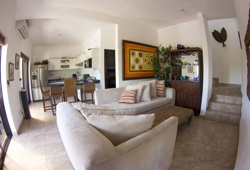 Luxury Villas Monterrico