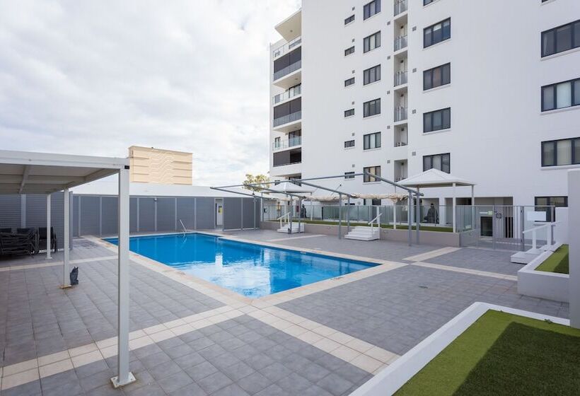 Rockingham Waterfront At Nautilus