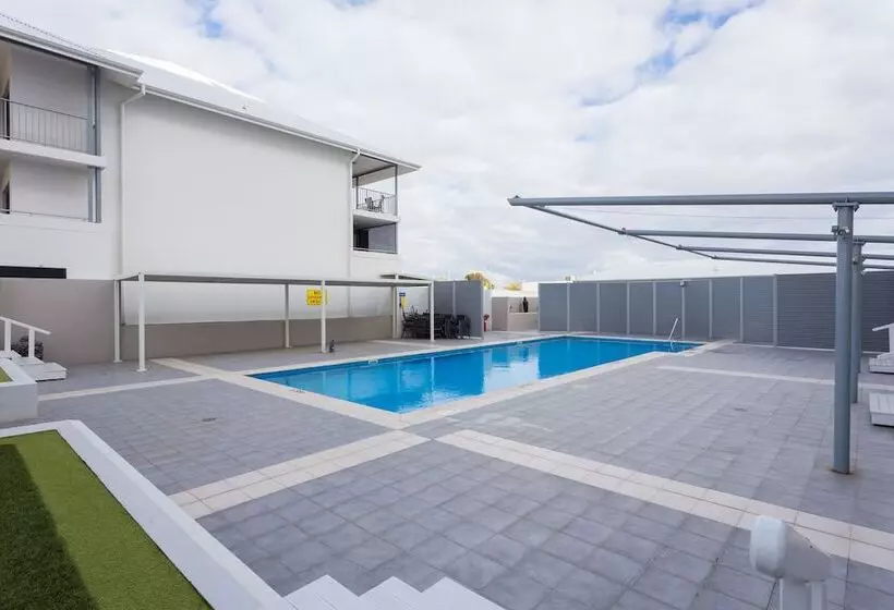 Rockingham Waterfront At Nautilus