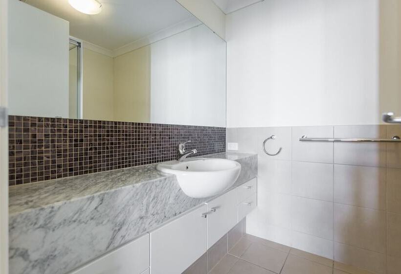 Rockingham Waterfront At Nautilus