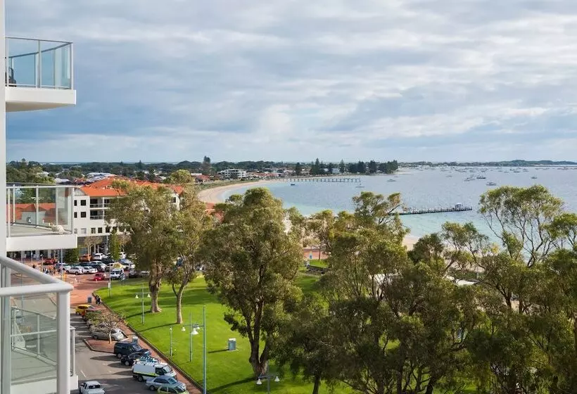 Rockingham Waterfront At Nautilus