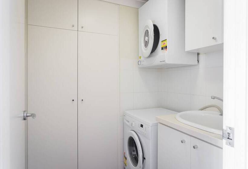 Rockingham Waterfront At Nautilus