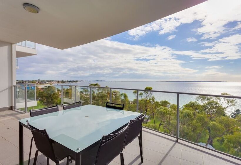 Rockingham Waterfront At Nautilus