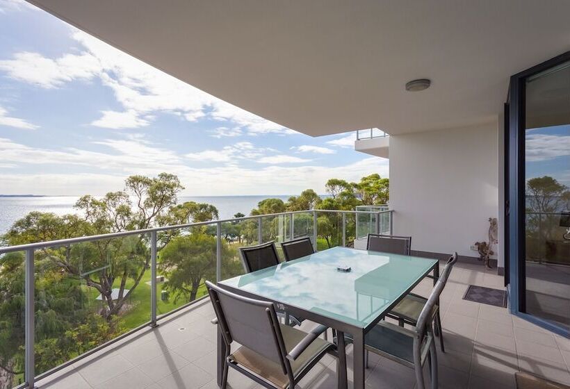 Rockingham Waterfront At Nautilus