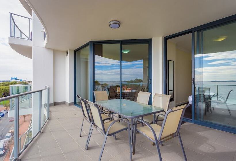 Rockingham Waterfront At Nautilus