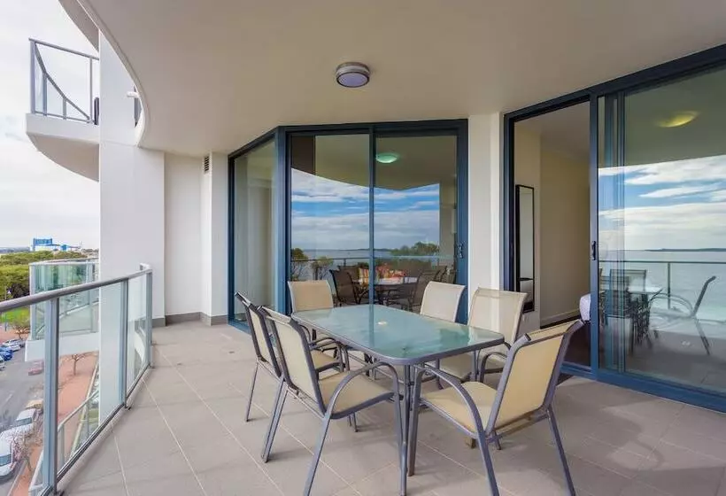 Rockingham Waterfront At Nautilus