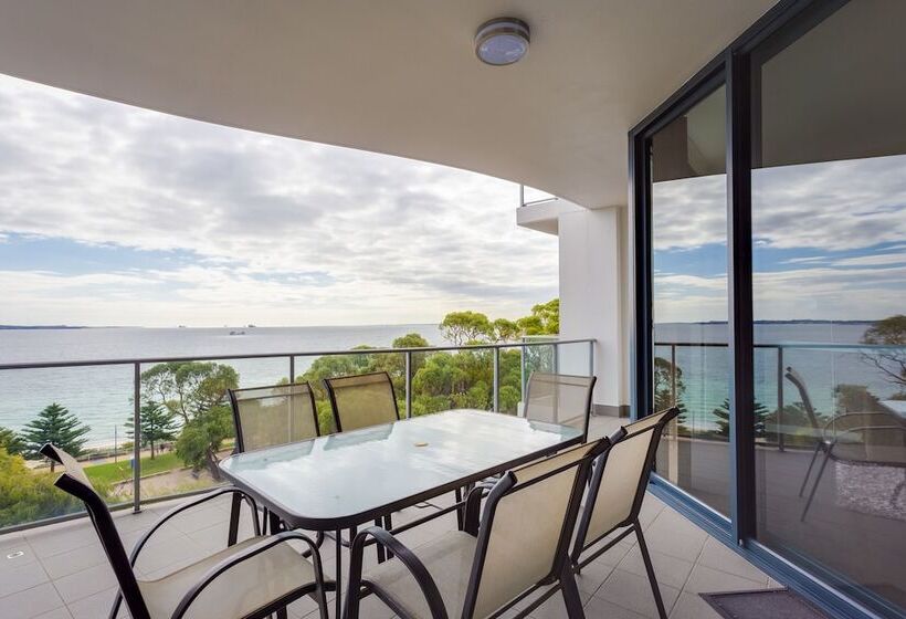 Rockingham Waterfront At Nautilus