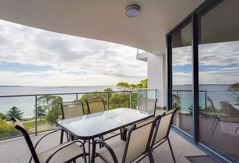 Rockingham Waterfront At Nautilus