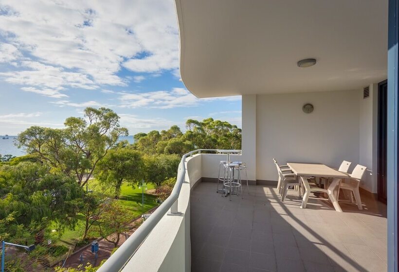 Rockingham Waterfront At Nautilus