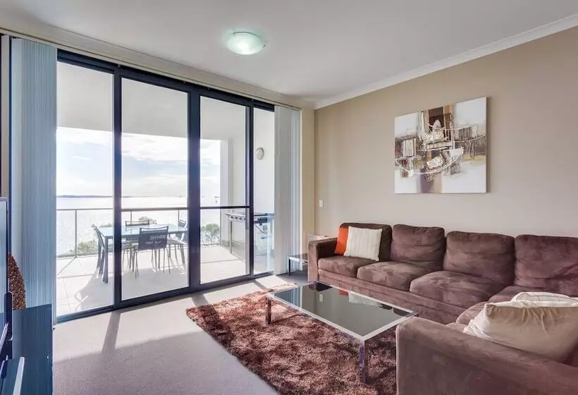 Rockingham Waterfront At Nautilus