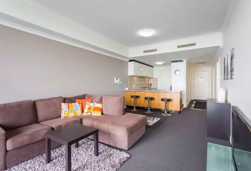 Rockingham Waterfront At Nautilus