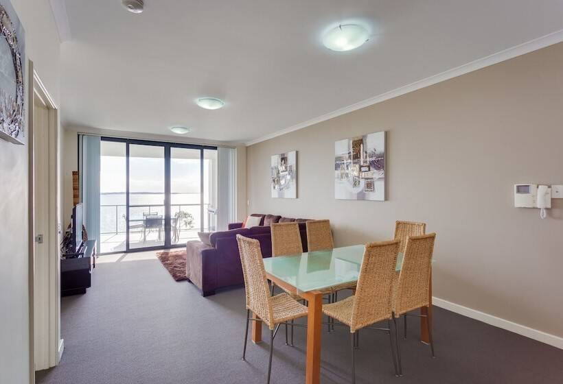 Rockingham Waterfront At Nautilus