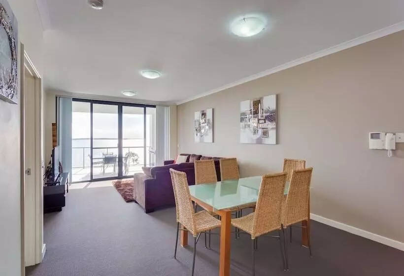 Rockingham Waterfront At Nautilus