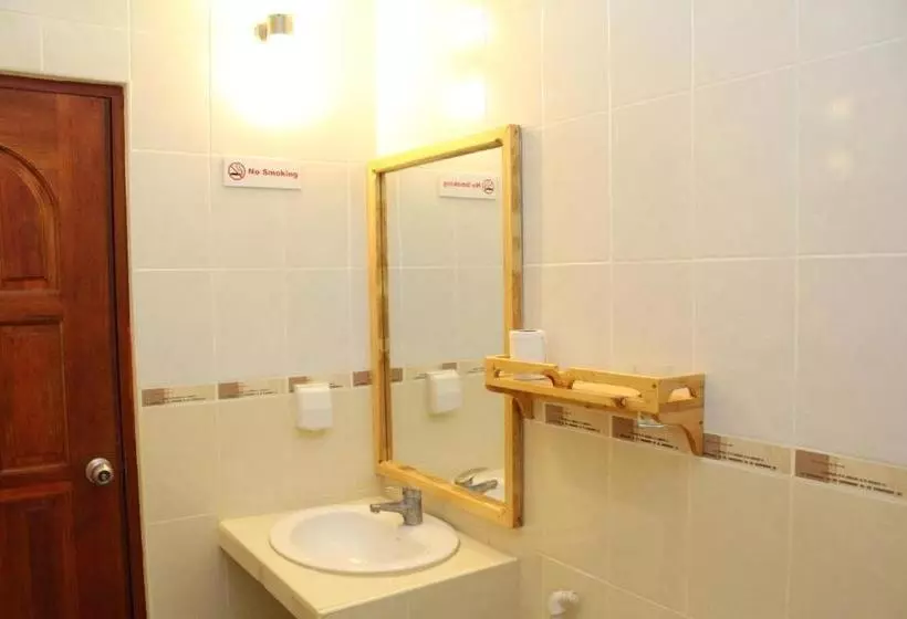 پانسیون Hanifaru Transit Inn