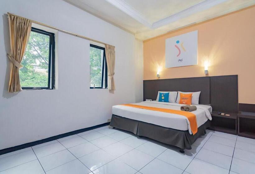 Sans Hotel Cihampelas Bandung