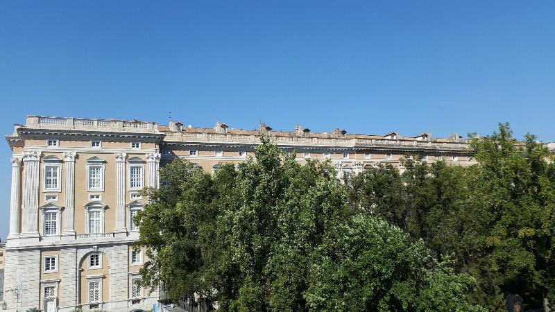 تختخواب و صبحانه L Insolita Reggia