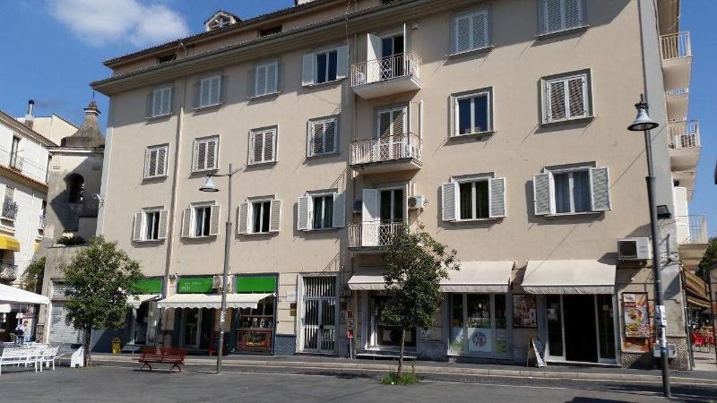 تختخواب و صبحانه L Insolita Reggia