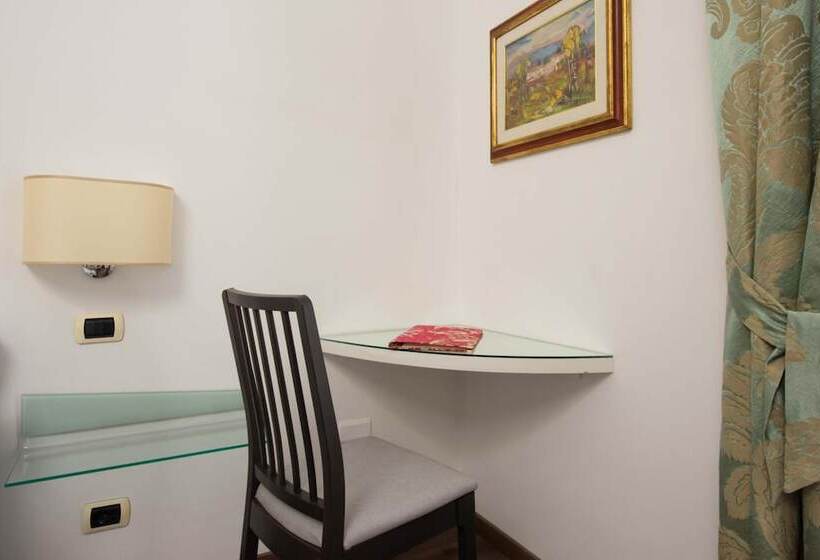 تختخواب و صبحانه L Insolita Reggia