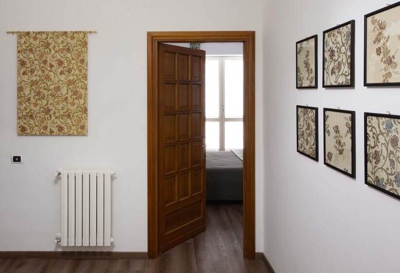 تختخواب و صبحانه L Insolita Reggia