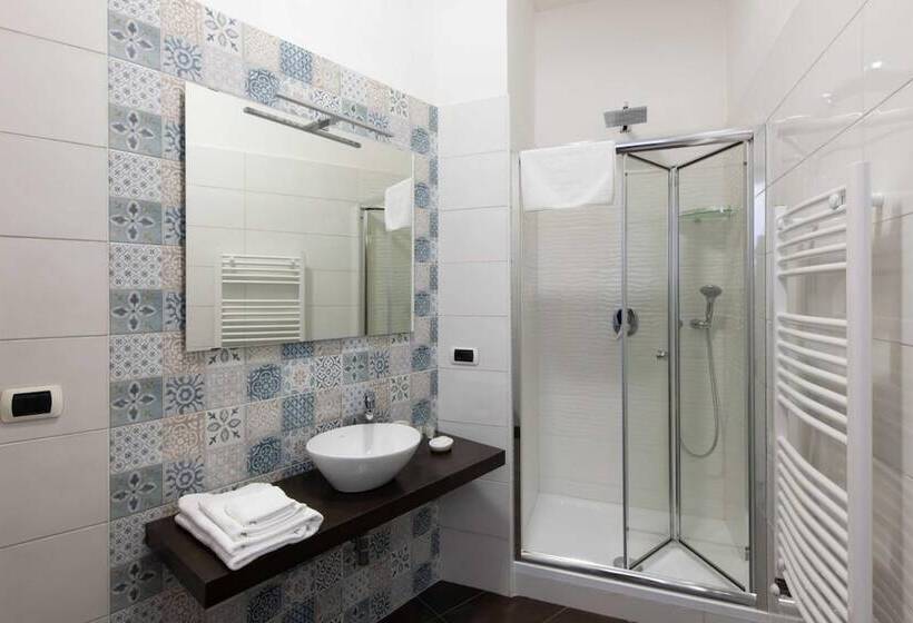 تختخواب و صبحانه L Insolita Reggia