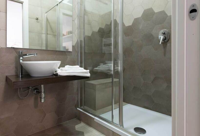 تختخواب و صبحانه L Insolita Reggia