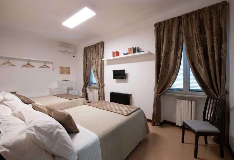 تختخواب و صبحانه L Insolita Reggia