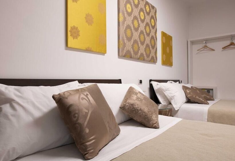 تختخواب و صبحانه L Insolita Reggia