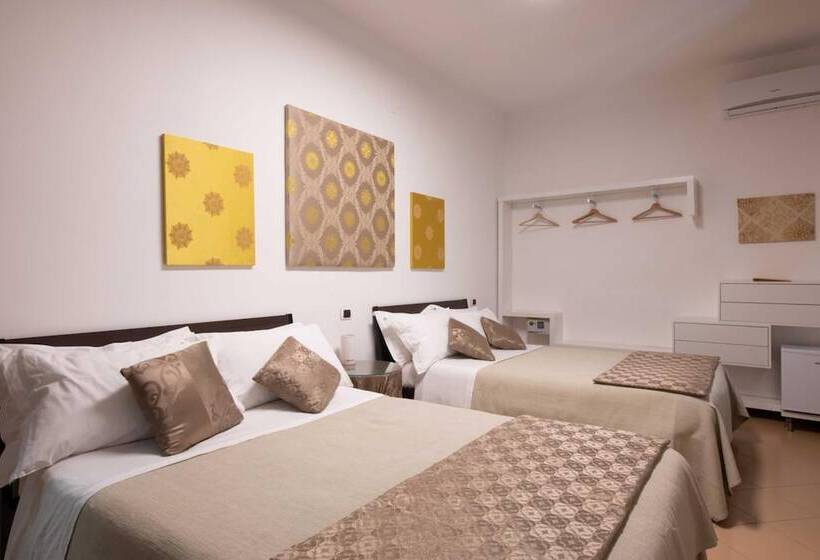 تختخواب و صبحانه L Insolita Reggia