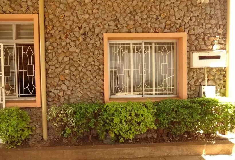 مسافرخانه Milimani Holiday Resort