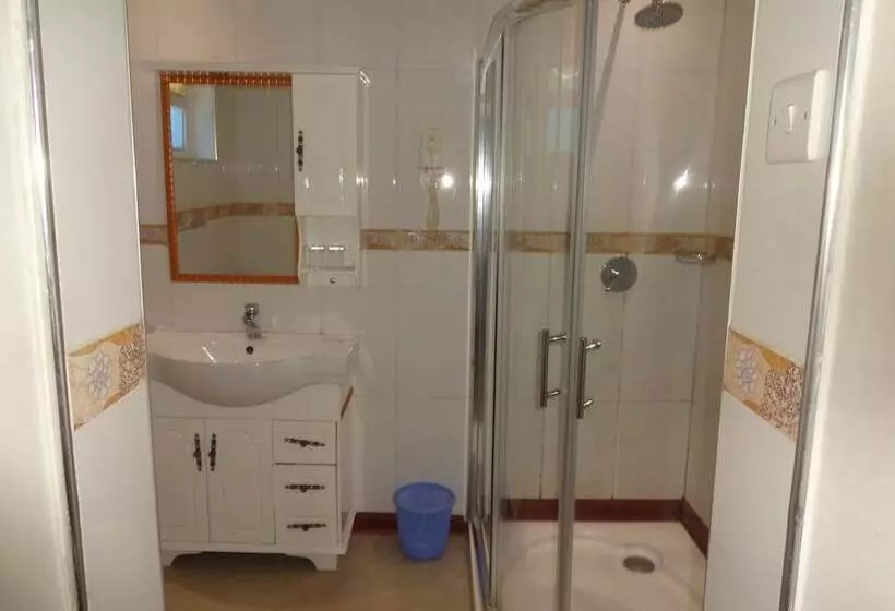 مسافرخانه Milimani Holiday Resort