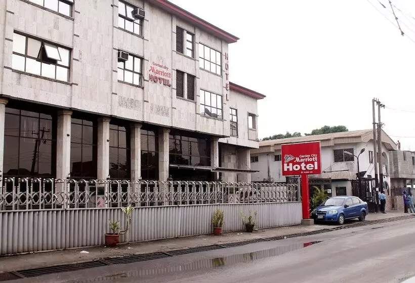 Hotel Garden City Marriott