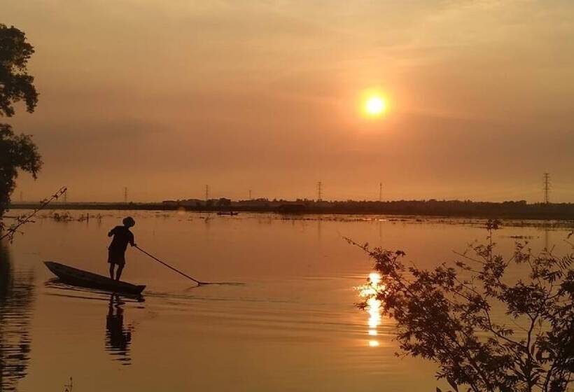 هتل Moe Yun Gyi Wetlands Resort