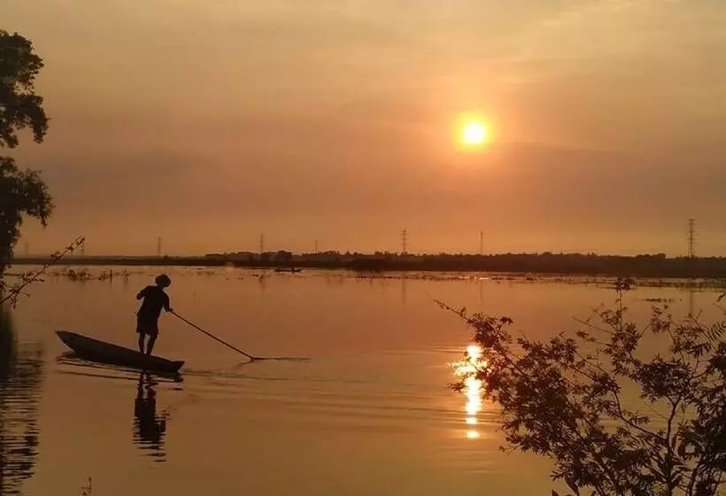 هتل Moe Yun Gyi Wetlands Resort