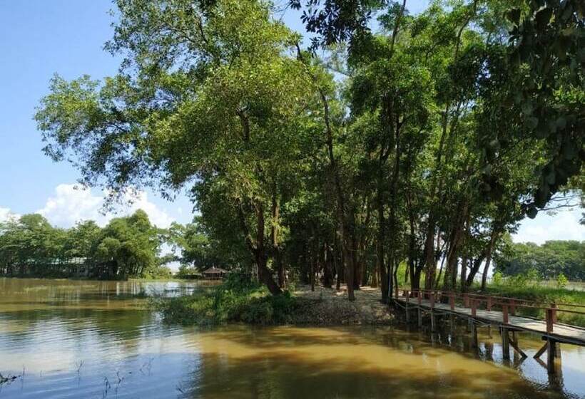 هتل Moe Yun Gyi Wetlands Resort