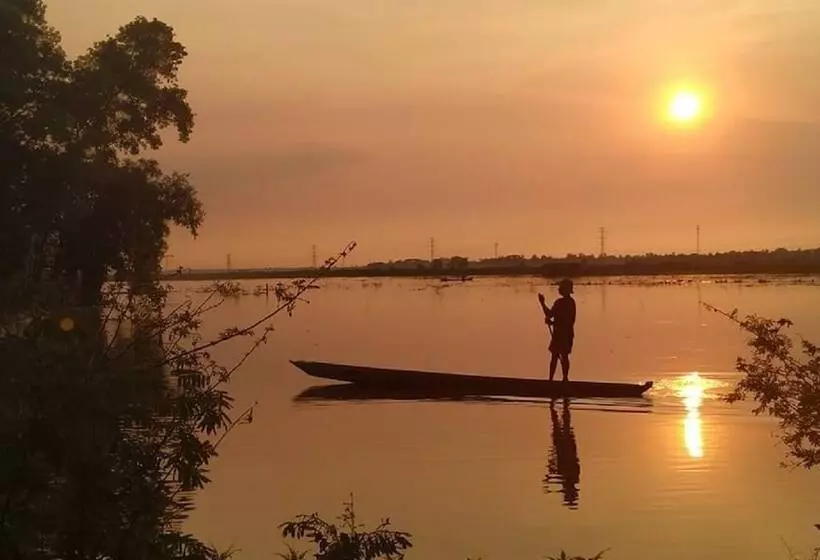 هتل Moe Yun Gyi Wetlands Resort