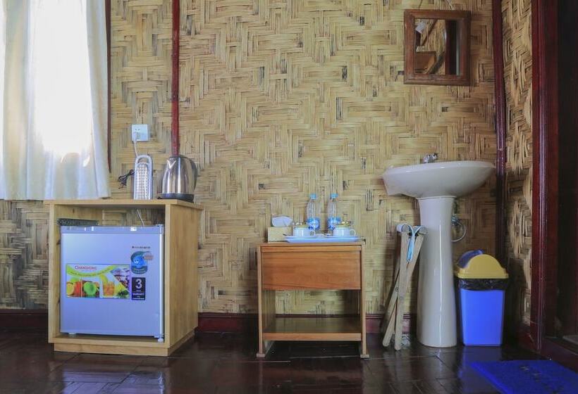 هتل Moe Yun Gyi Wetlands Resort