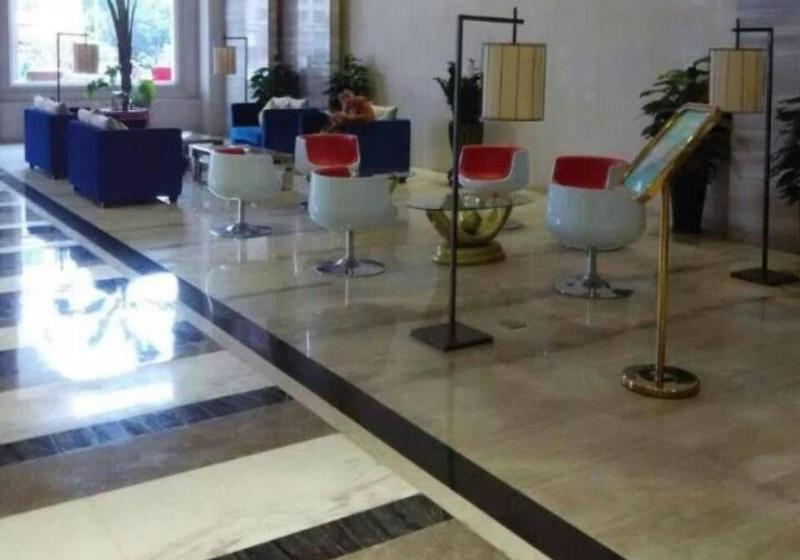 فندق The Century