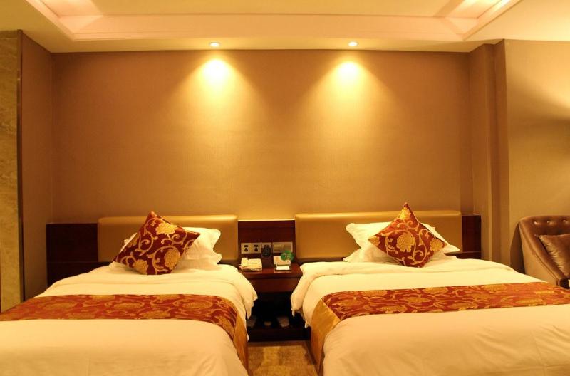 فندق The Century