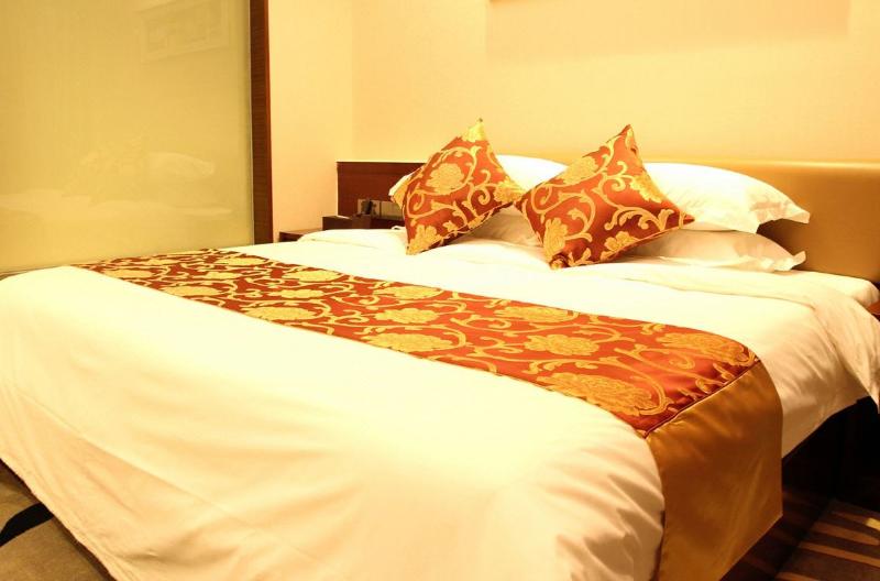 فندق The Century