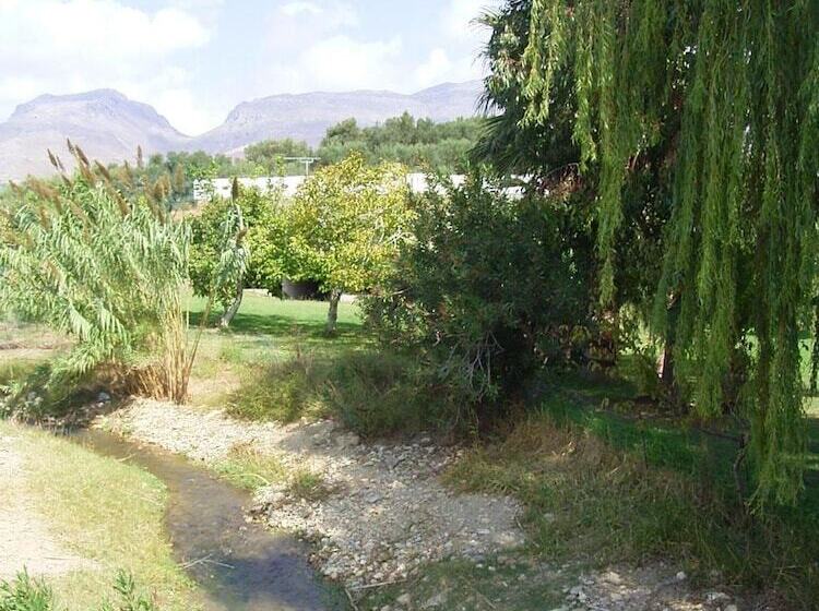 פנסיון Damnoni Paradise